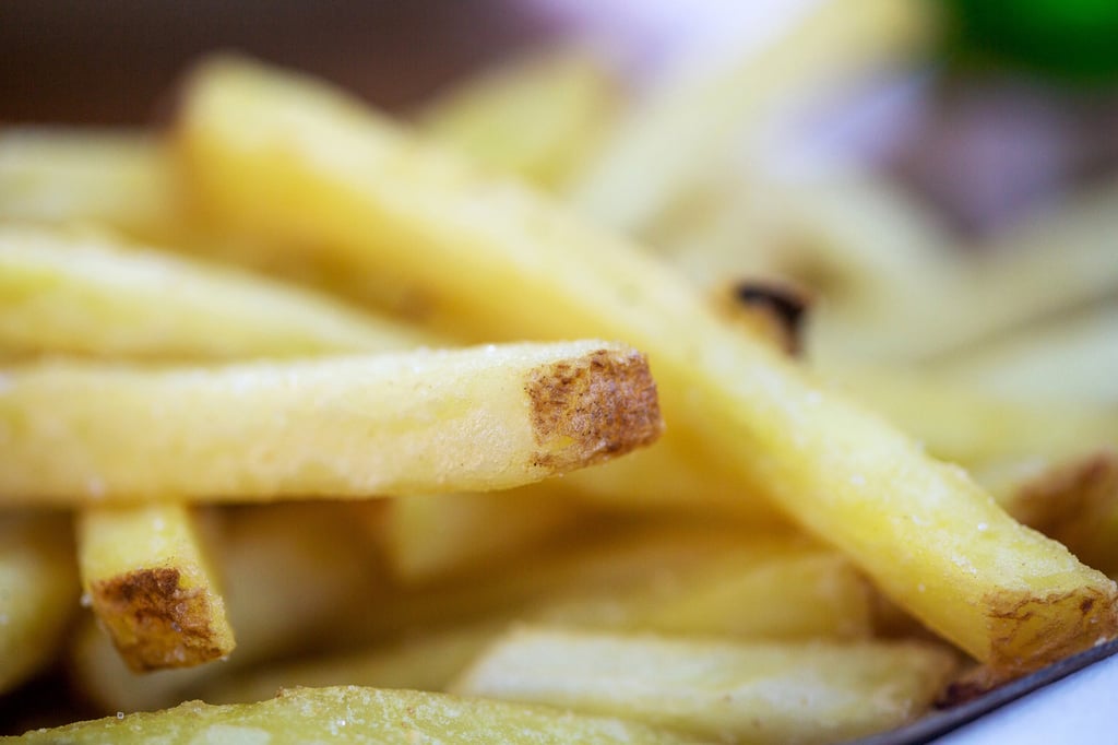People who make fries at home usually buy them frozen. Photo: dpa