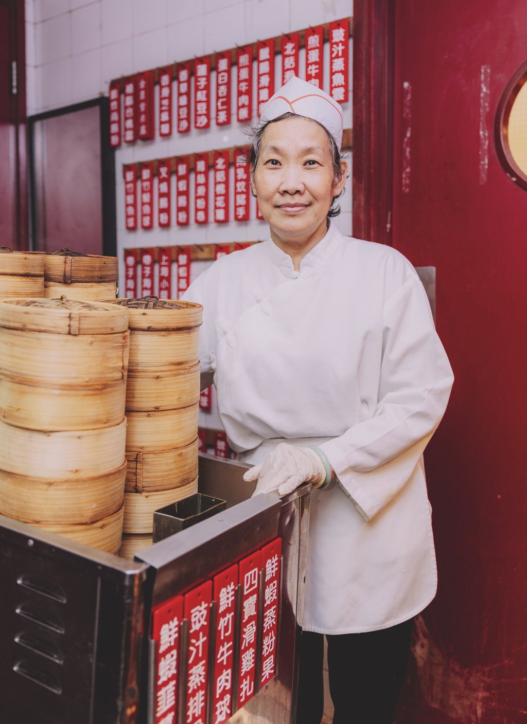 Server Wong Heung prepares a dim sum cart. Photo: Jocelyn Tam