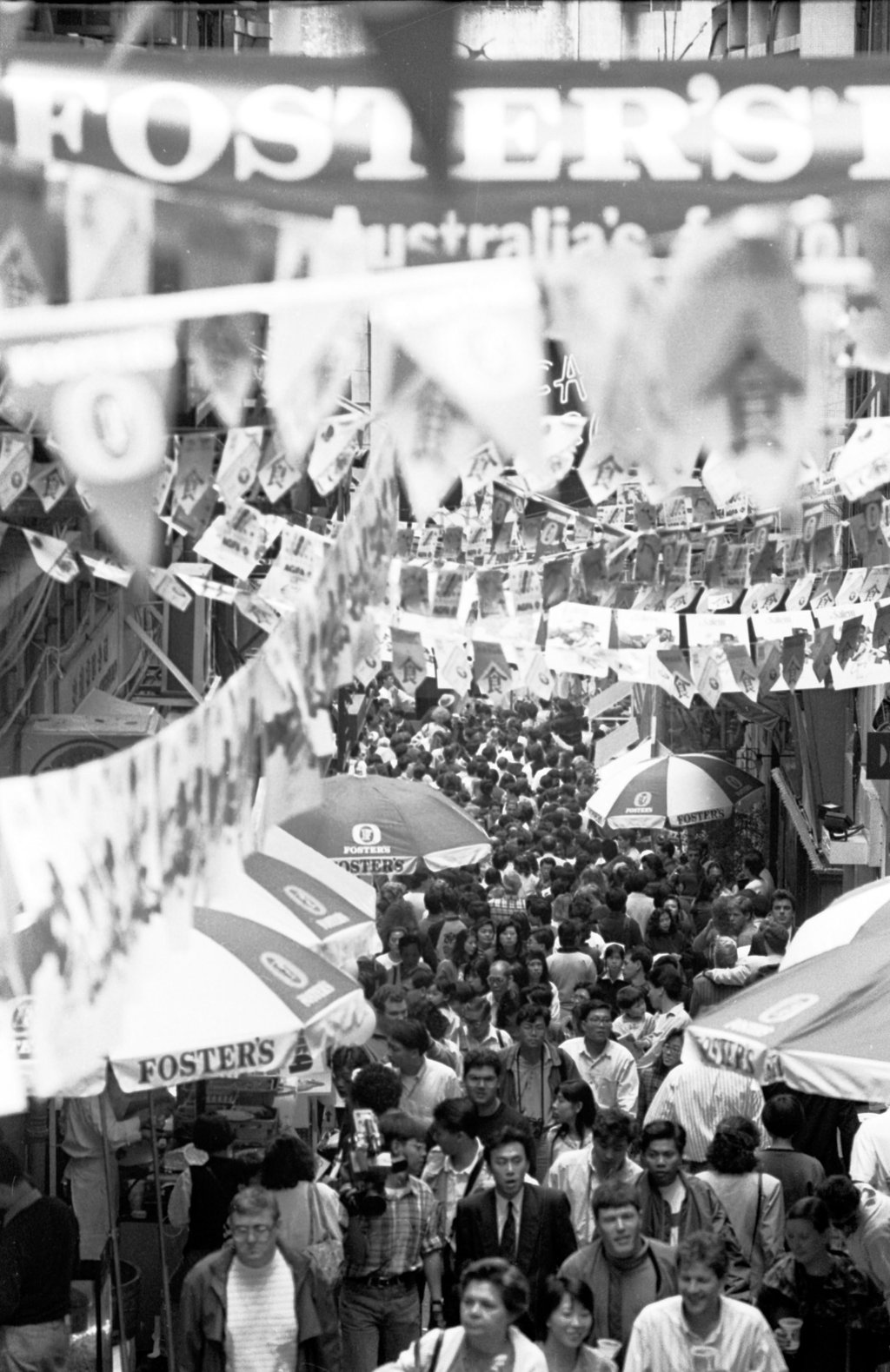 Lan Kwai Fong in 1991. Donald was a LKF regular in the 90s. Photo: SCMP Archives Lan Kwai Fong in 1991. Donald was a LKF regular in the 90s. Photo: SCMP Archives