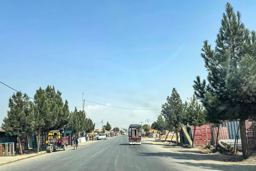 جادهای که به پایگاه هوایی بگرام در افغانستان