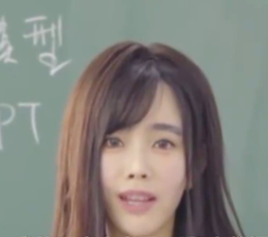 After watching He Jing’s lecture online, some people described her as “beautiful”. Photo: ifeng