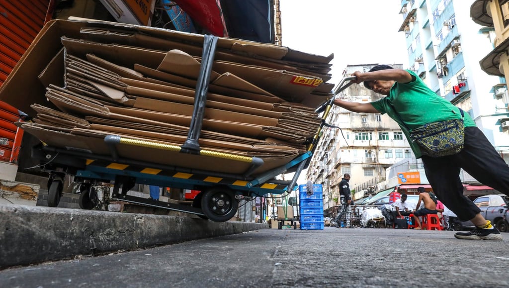 A “cardboard granny” pushes a trolley of cardboard in To Kwa Wan. Photo: Dickson Lee