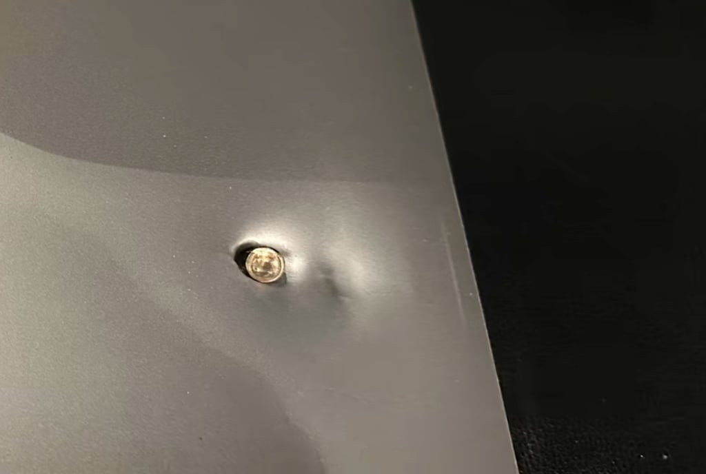 One of the bullets fired by the gunman lodged in the businessman’s laptop. Photo: QQ.com One of the bullets fired by the gunman lodged in the businessman’s laptop. Photo: QQ.com