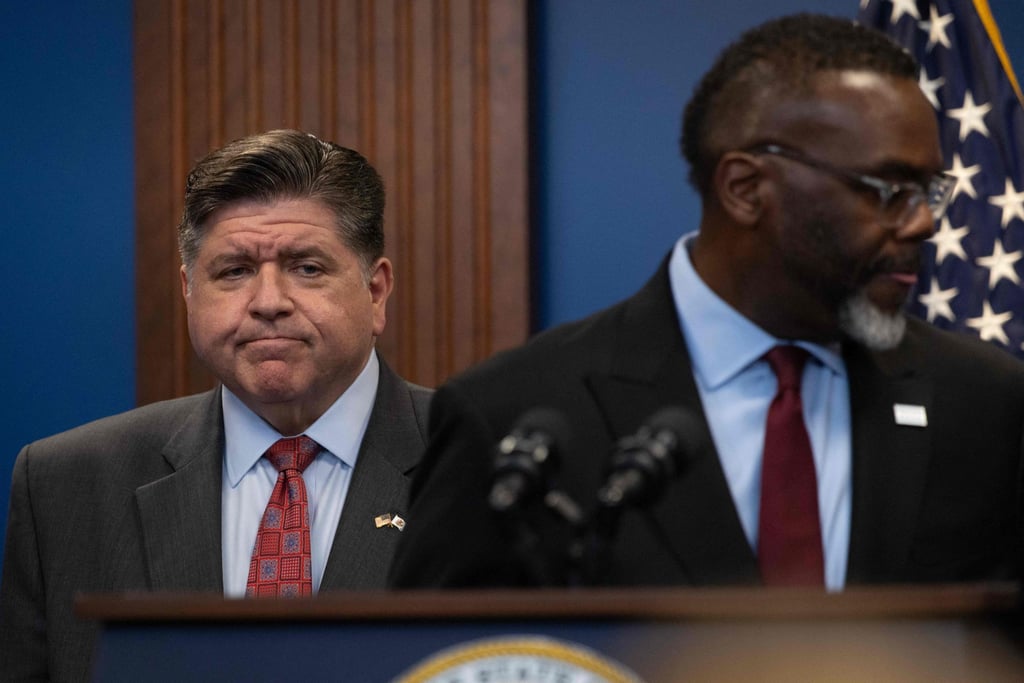 Illinois Governor J.B. Pritzker and Chicago Mayor Brandon Johnson. Photo: AFP
