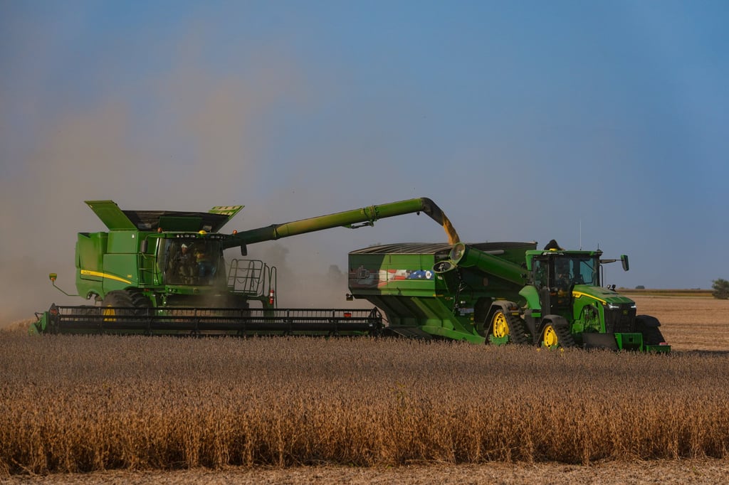 Soybeans are harvested on a farm in the US state of Indiana last month. Soybeans have become the latest flashpoint in the trade dispute between China and the US. Photo: AP Soybeans are harvested on a farm in the US state of Indiana last month. Soybeans have become the latest flashpoint in the trade dispute between China and the US. Photo: AP