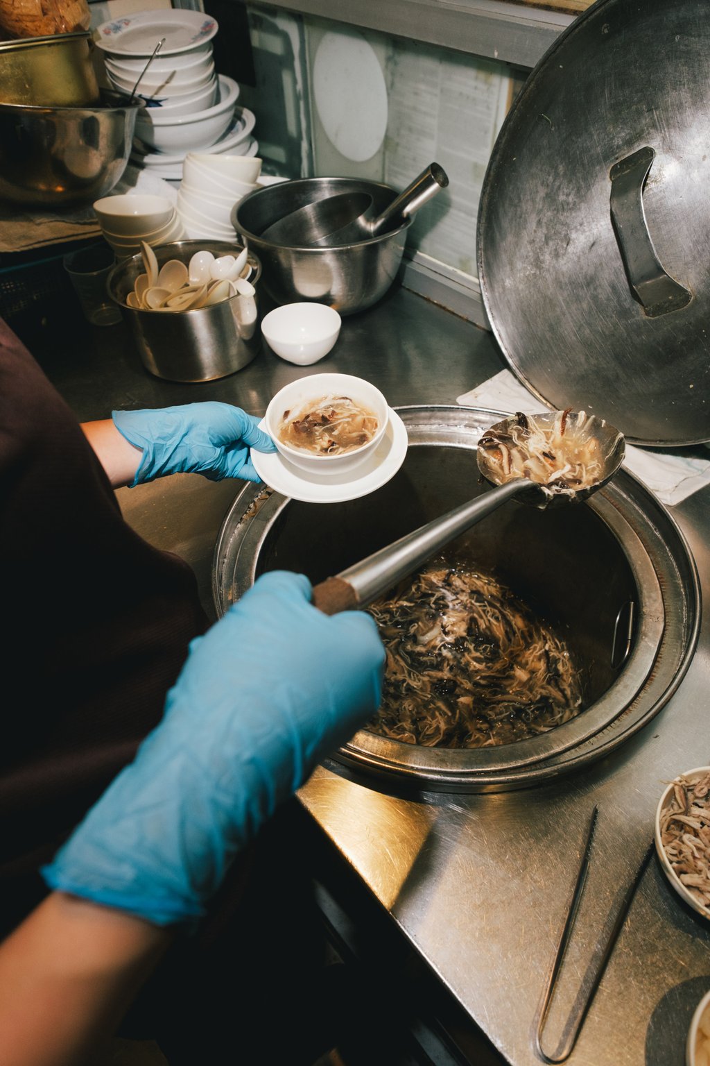 A chef prepares Ser Wong Fun’s signature Tai See Snake Soup. Photo: Sarah Kohler A chef prepares Ser Wong Fun’s signature Tai See Snake Soup. Photo: Sarah Kohler