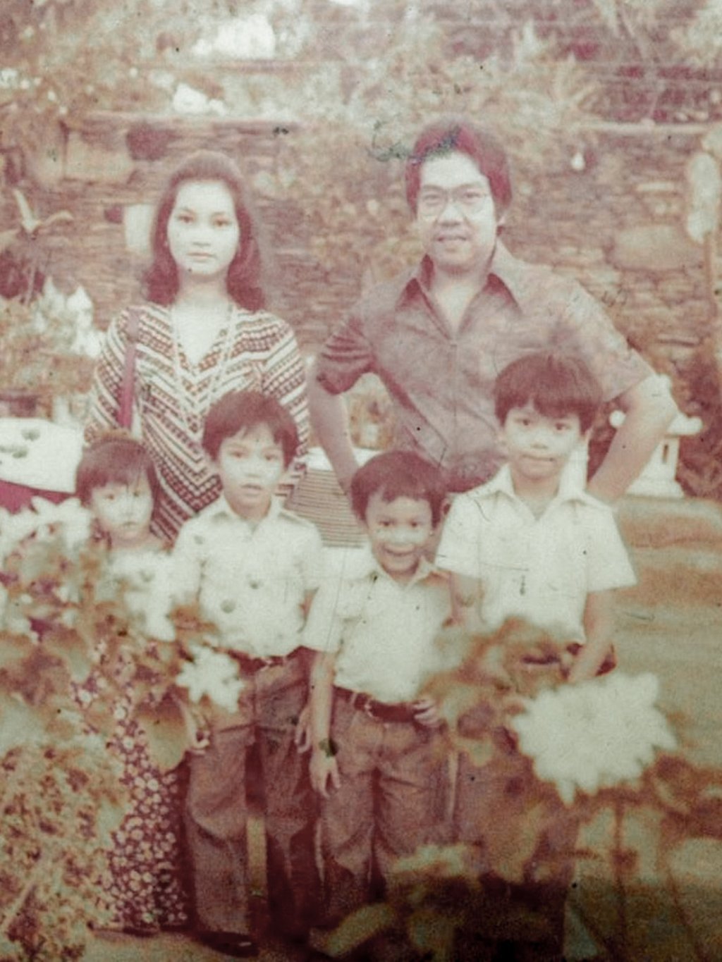 Noel de Guzman (right) with his family in the 1970s. Photo: courtesy Noel de Guzman Noel de Guzman (right) with his family in the 1970s. Photo: courtesy Noel de Guzman
