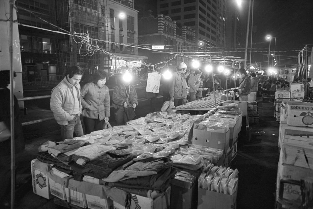 Customers peruse shirts for sale in Sheung Wan’s Tai Tat Tei in 1984. Photo: SCMP Archives