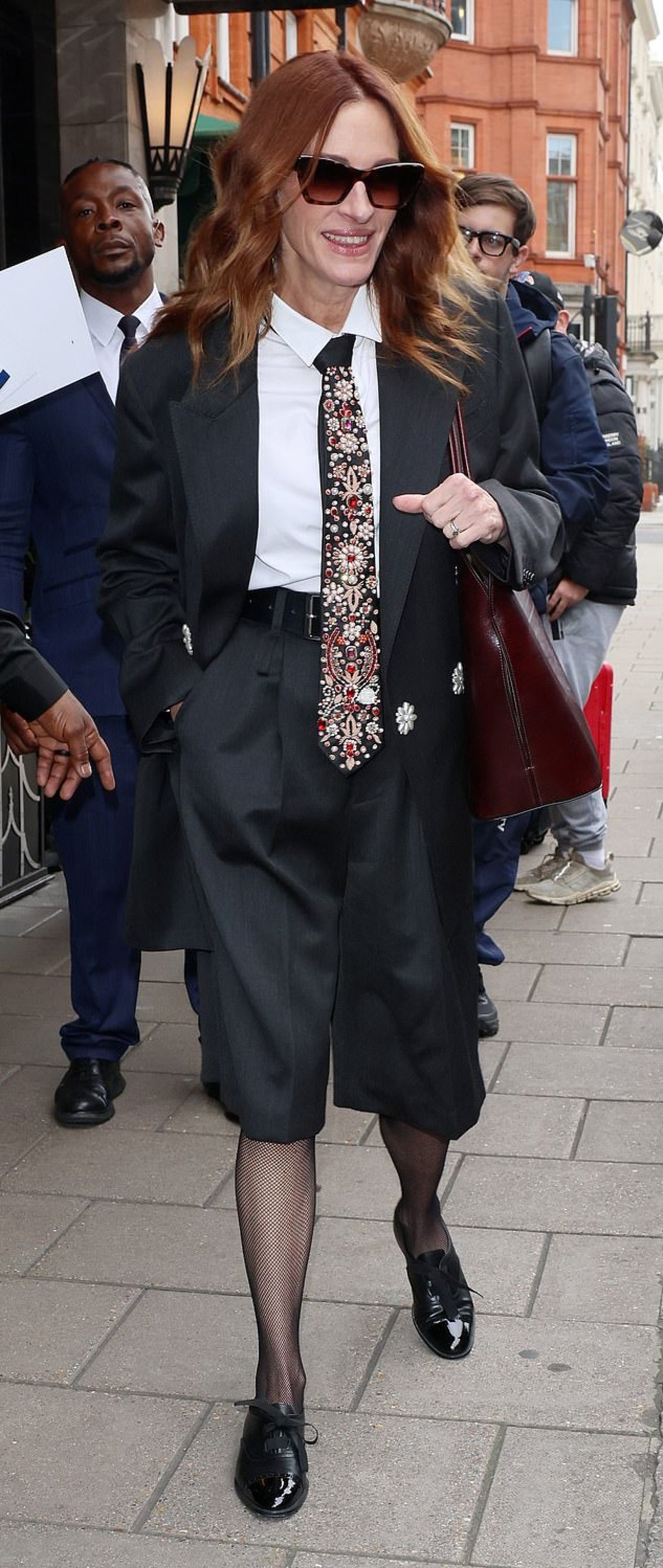 Julia Roberts turned heads in a Simone Rocha autumn 2018 menswear look, paired with another decorative tie, during the current London Film Festival. Photo: Handout Julia Roberts turned heads in a Simone Rocha autumn 2018 menswear look, paired with another decorative tie, during the current London Film Festival. Photo: Handout