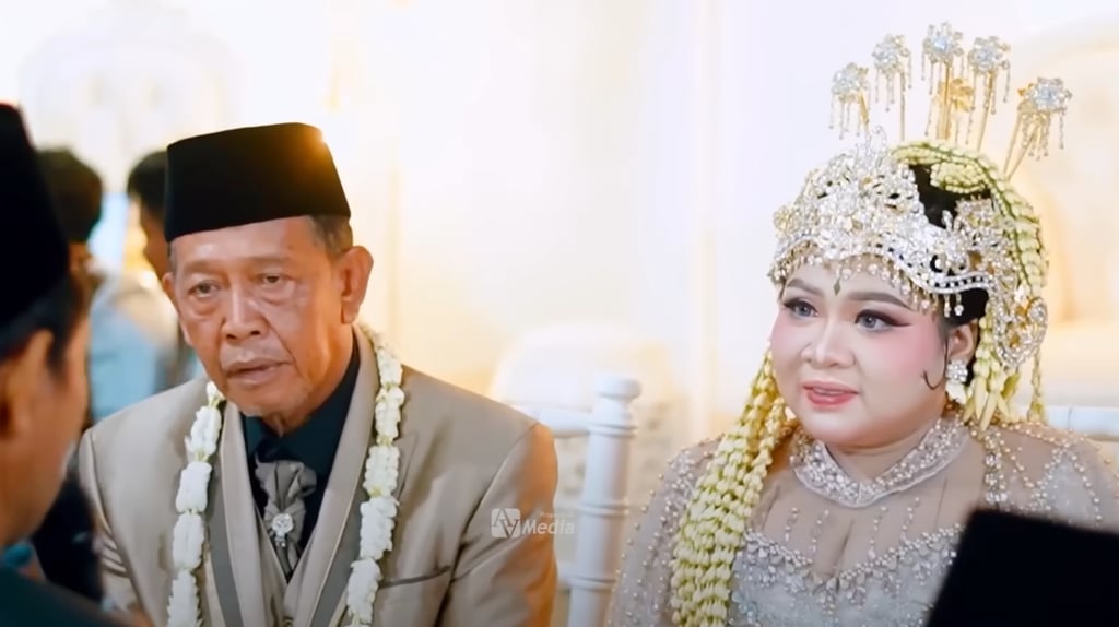 The groom and his bride at the wedding ceremony. It is unclear how they first met. Photo: TikTok The groom and his bride at the wedding ceremony. It is unclear how they first met. Photo: TikTok