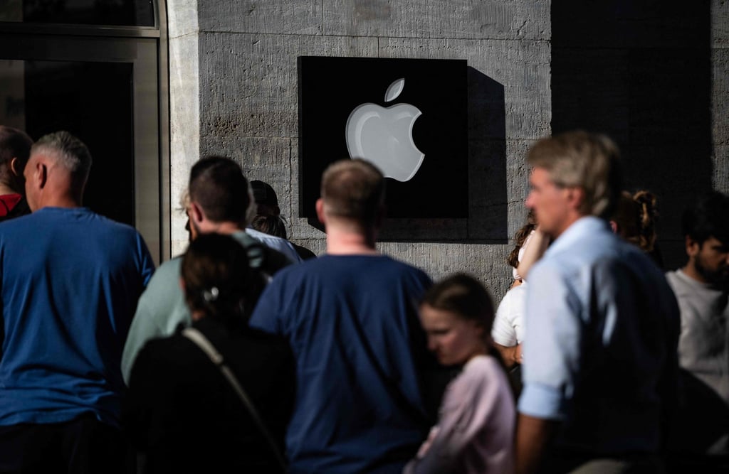 Customers queue up in front of an Apple retail outlet Berlin, Germany, on September 19, 2025. Photo: AFP Customers queue up in front of an Apple retail outlet Berlin, Germany, on September 19, 2025. Photo: AFP