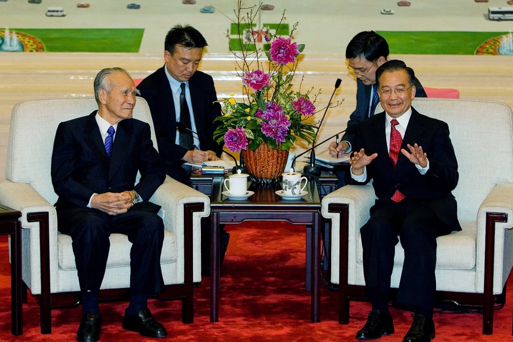 Chinese Premier Wen Jiabao (right) with Murayama in Beijing in 2007. Photo: AP Chinese Premier Wen Jiabao (right) with Murayama in Beijing in 2007. Photo: AP