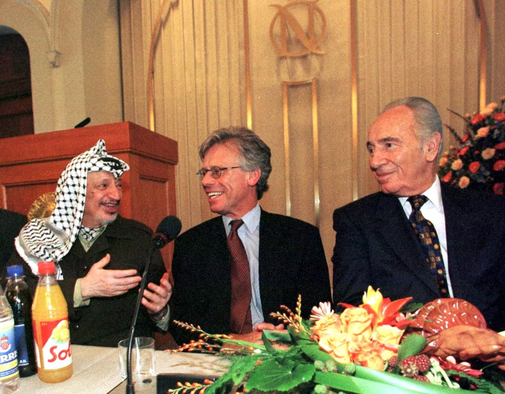 (From left) Palestinian President Yasser Arafat, Norwegian Foreign Minister Knut Vollebaek and former Israeli Prime Minister Shimon Peres talk in Oslo, Norway, in 1998, at an event to mark the fifth anniversary of the first Israeli-Palestine Liberation Organization peace accord.
