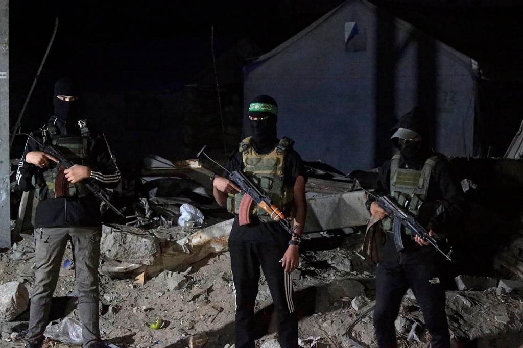 Hamas fighters guard as Red Cross vehicles arrive in Gaza City to transport remains of Israeli hostages. Photo: EPA Hamas fighters guard as Red Cross vehicles arrive in Gaza City to transport remains of Israeli hostages. Photo: EPA