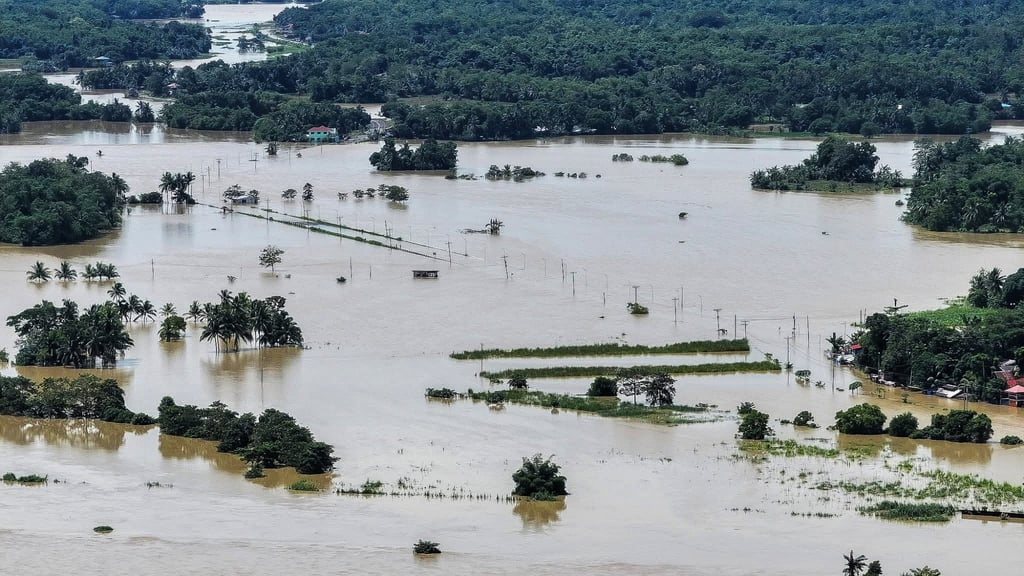A road and houses in Capiz province are seen submerged in floodwaters brought by Tropical Storm Fengshen on Sunday. Photo: DPWH Western Visayas/Xinhua