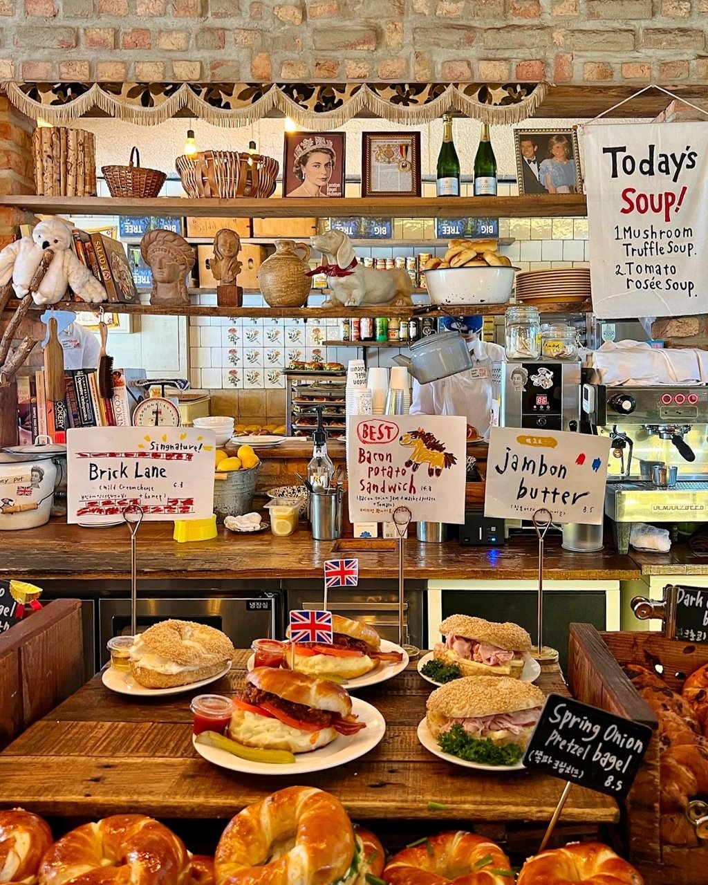 London Bagel Museum has several branches across South Korea, many of them inviting long queues daily. Photo: Instagram/london.bagel.museum