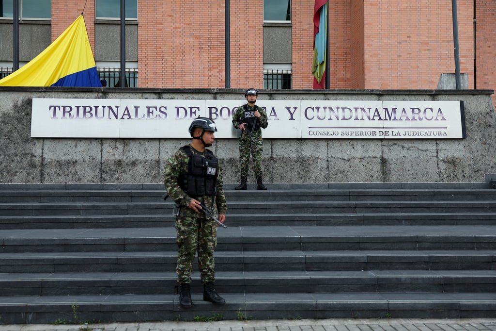 Military police stand guard outside the building housing Bogota’s Superior Tribunal and the Administrative Tribunal of Cundinamarca. Photo: Reuters
