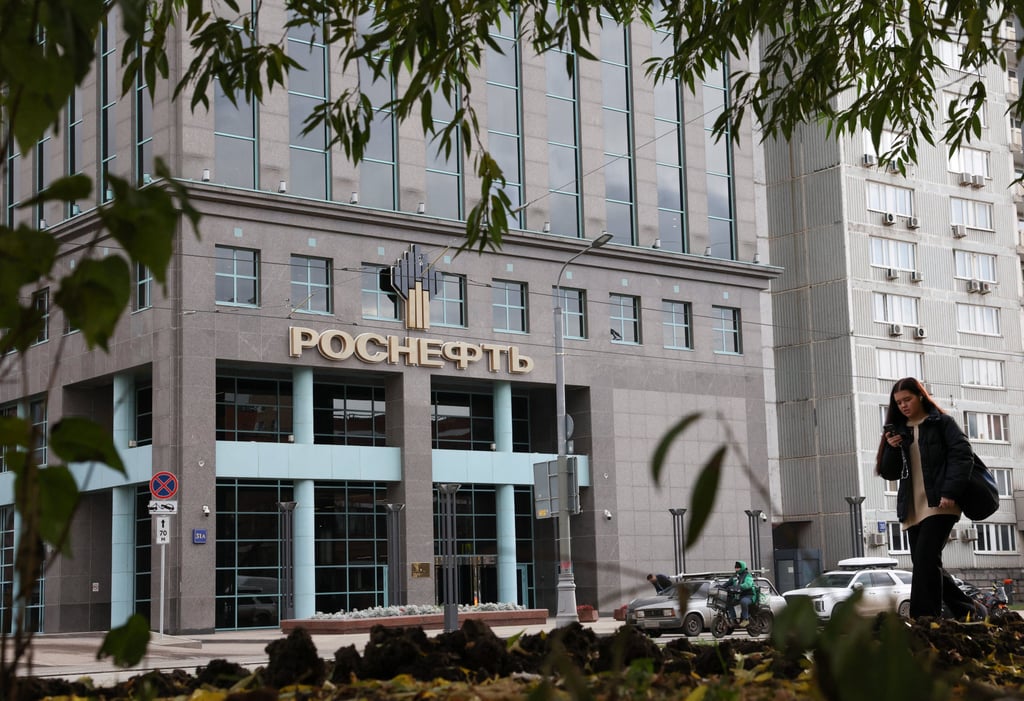A pedestrian walks near an office building of Rosneft, one of Russia’s major oil companies, in Moscow, Russia, on Thursday. Photo: Reuters A pedestrian walks near an office building of Rosneft, one of Russia’s major oil companies, in Moscow, Russia, on Thursday. Photo: Reuters