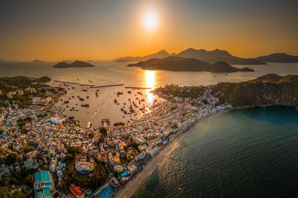 Spend the weekend on picturesque Cheung Chau to fully enjoy the many attractions that the island has to offer and catch the stunning waterfront sunset.