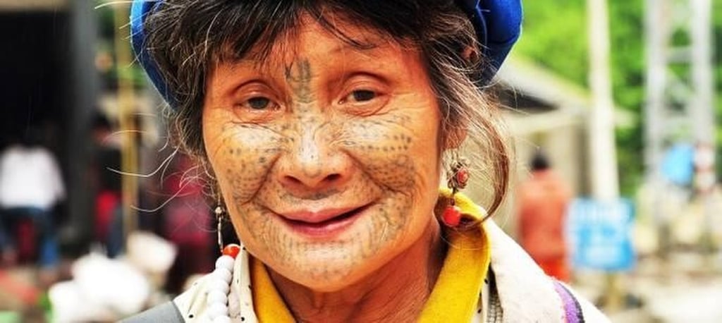 The painful inking process takes many hours and causes swelling and redness for several days. Photo: Sohu/Zhihu