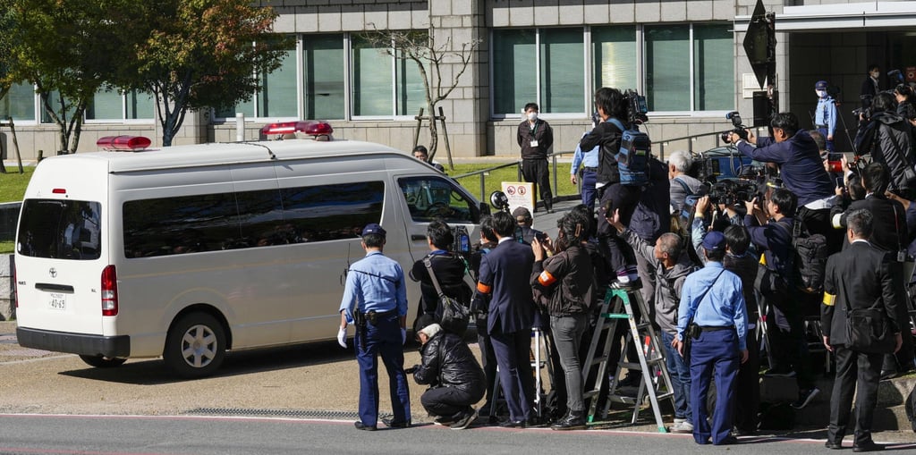 Journalists crowd as a vehicle believed to be carrying Tetsuya Yamagami arrives at the Nara District Court on Tuesday. Photo: Kyodo/AP Journalists crowd as a vehicle believed to be carrying Tetsuya Yamagami arrives at the Nara District Court on Tuesday. Photo: Kyodo/AP