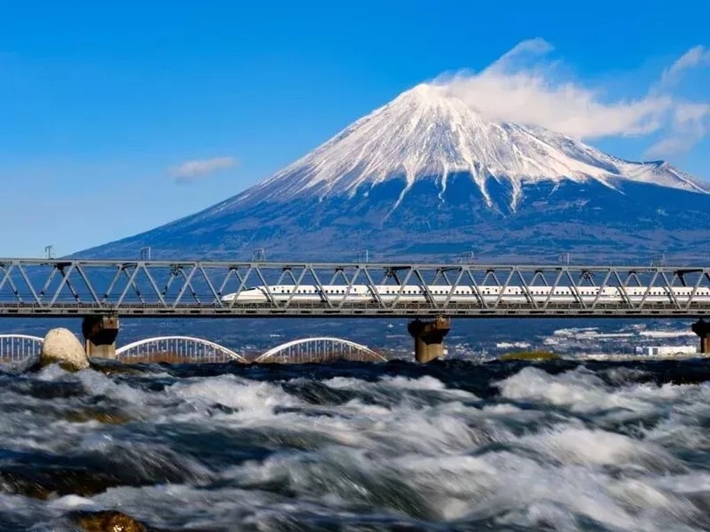 Japan’s Mount Fuji can only be seen from one side of the country’s famous bullet trains. Photo: Shutterstock