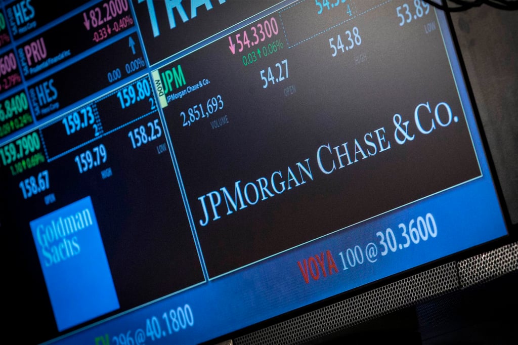 A screen displays JP Morgan Chase & Co on the floor of the New York Stock Exchange in this file photo taken October 21, 2013. Photo: Reuters