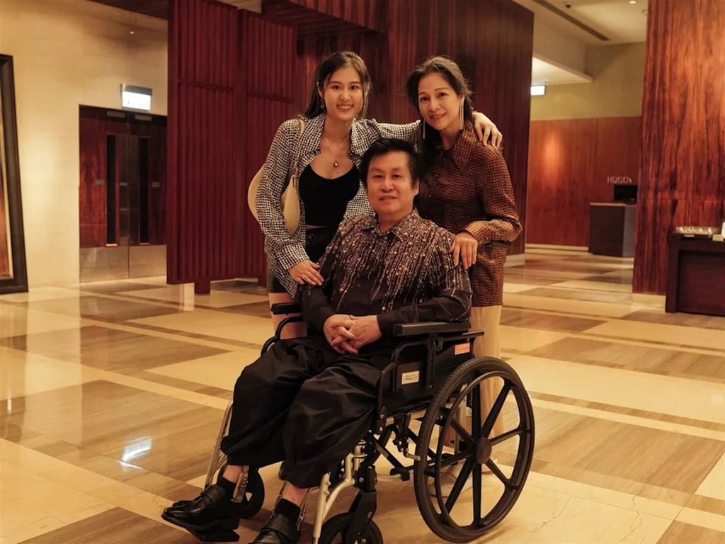 Zheng Zhihua criticised the airport for not taking proper care of him while boarding an aircraft. Photo: Weibo Zheng Zhihua criticised the airport for not taking proper care of him while boarding an aircraft. Photo: Weibo