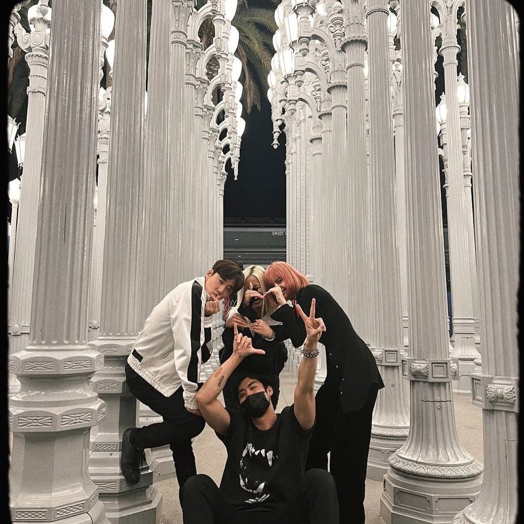 Kevin Woo (left) and Blackpink’s Lisa (right) are good friends. Photo: @itsleonardlim/Instagram