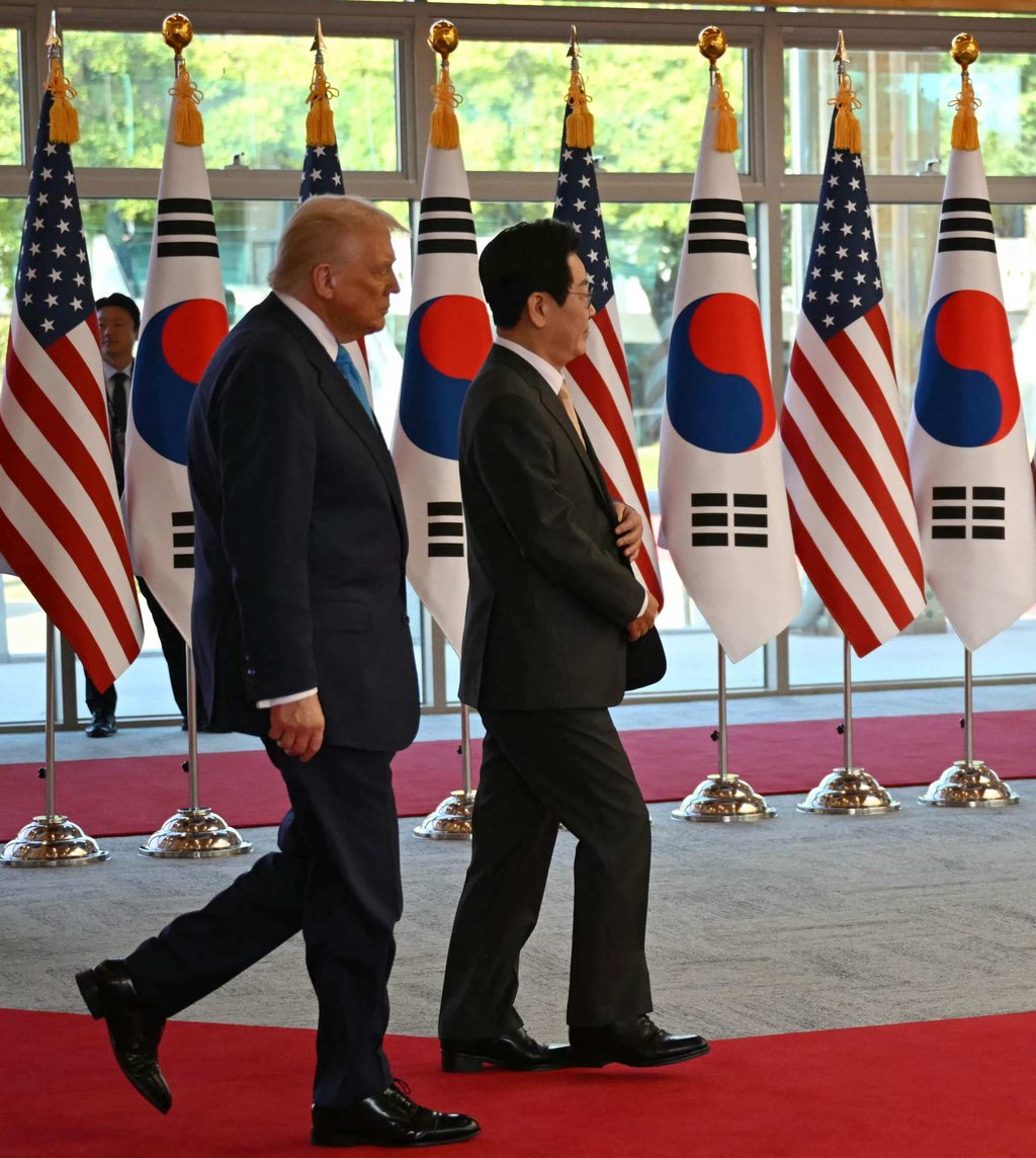 US President Donald Trump (left) and South Korean President Lee Jae-myung attend a welcome ceremony at the Gyeongju National Museum on Tuesday. Photo: AFP US President Donald Trump (left) and South Korean President Lee Jae-myung attend a welcome ceremony at the Gyeongju National Museum on Tuesday. Photo: AFP