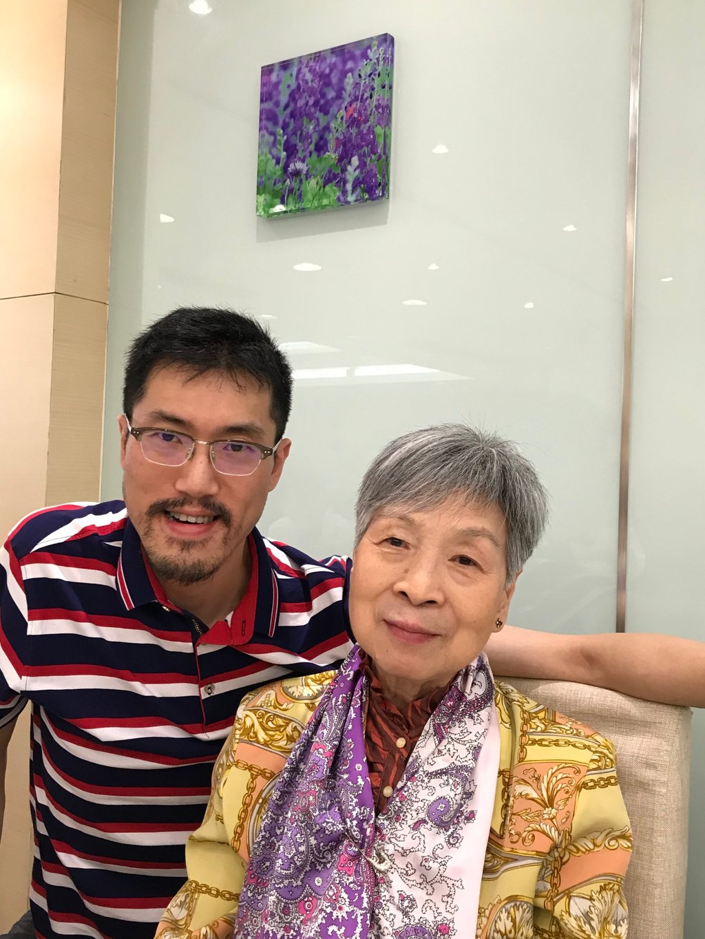 David Lee with his mother in 2018. He was reeling from her death in 2022 when he got his SCA3 diagnosis. Photo: David Lee