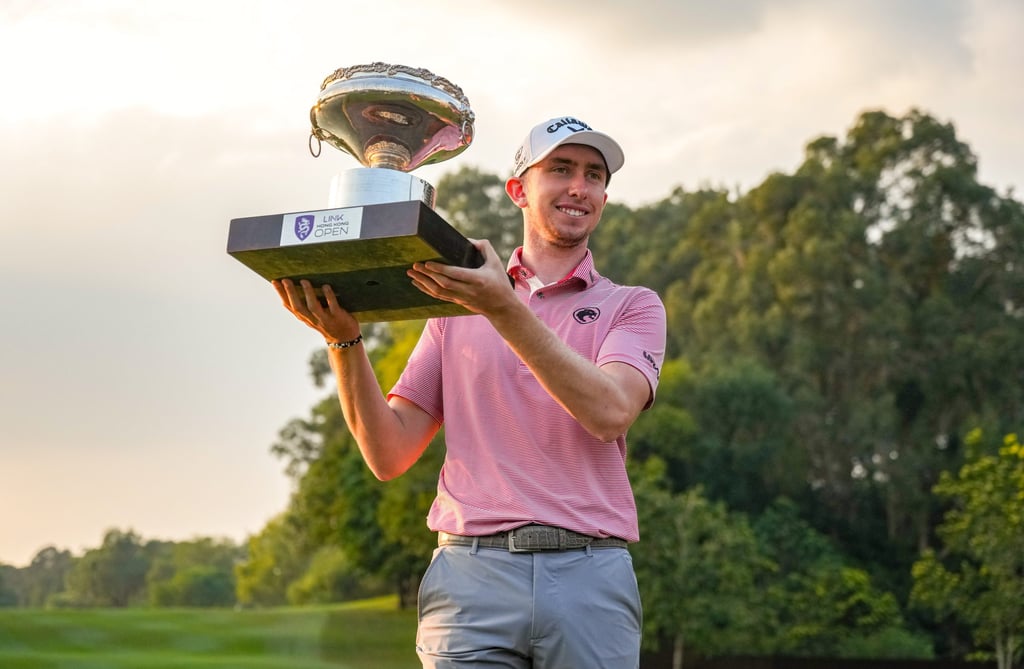 Northern Ireland’s Tom McKibbin with the Link Hong Kong Open trophy. Photo: Eugene Lee Northern Ireland’s Tom McKibbin with the Link Hong Kong Open trophy. Photo: Eugene Lee