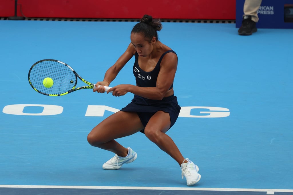 Leylah Fernandez was in charge of her semi-final until she called for the physio. Photo: Dickson Lee Leylah Fernandez was in charge of her semi-final until she called for the physio. Photo: Dickson Lee