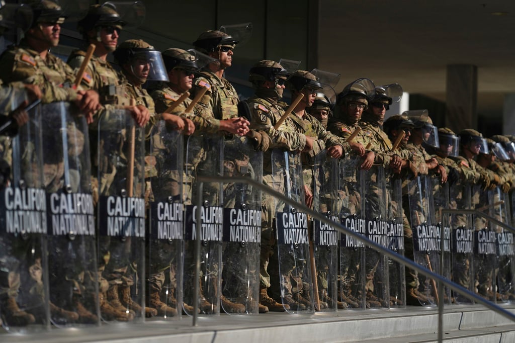 California National Guard troops are positioned at the Federal Building in downtown Los Angeles in the US on June 10. Photo: AP