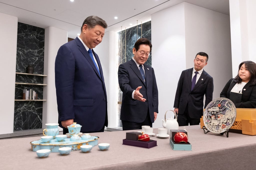 South Korea’s President Lee Jae-myung presents gifts for his Chinese counterpart Xi Jinping after their meeting in Gyeongju, South Korea, on Saturday. Photo: The Presidential Office/Yonhap/via Reuters