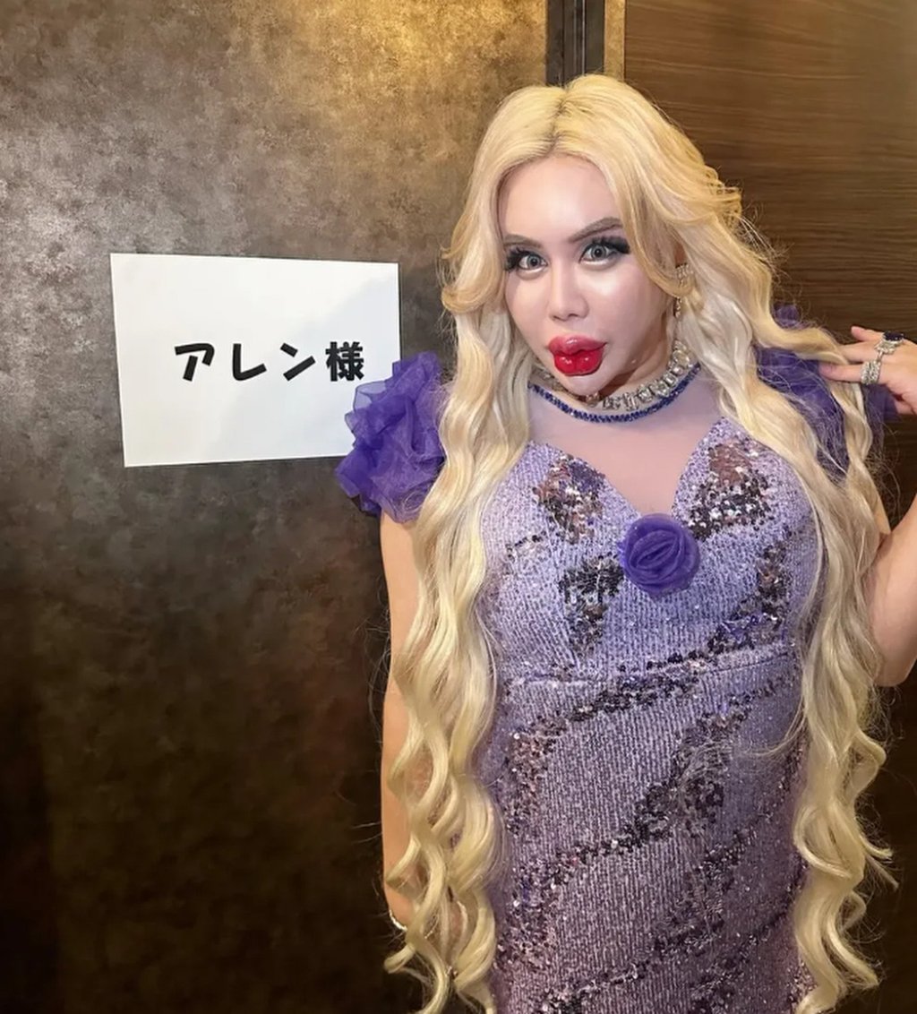 The 33-year-old Allen in drag. He says he wants to become “the most beautiful person in the world”. Photo: QQ.com The 33-year-old Allen in drag. He says he wants to become “the most beautiful person in the world”. Photo: QQ.com