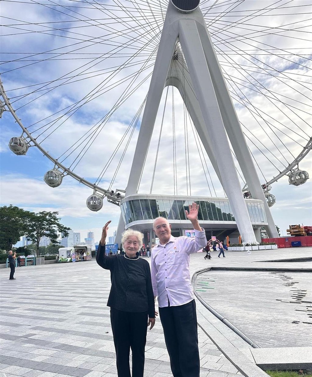 For the past 20 years, Wang has been driving with his 86-year-old wife, Shang, seated beside him on their journeys across mainland China. They make 2-3 trips annually, each lasting several months. Photo: Jimu