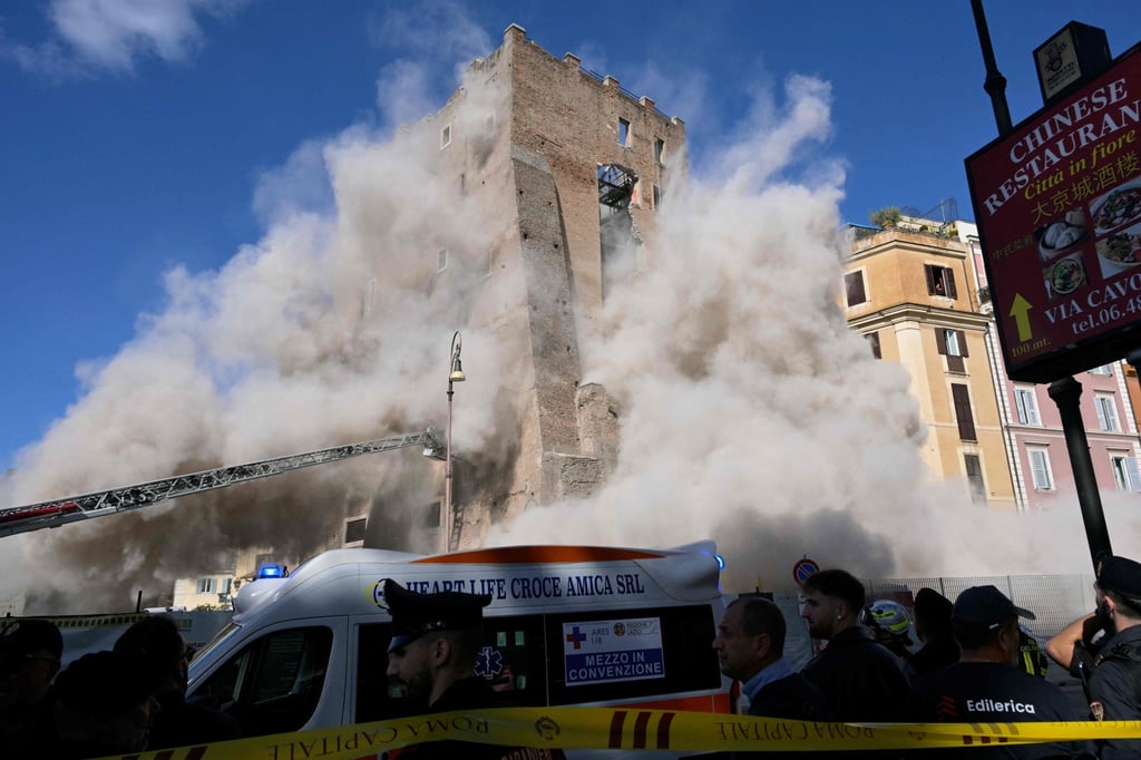 Dust rises during the second collapse. Photo: AFP Dust rises during the second collapse. Photo: AFP