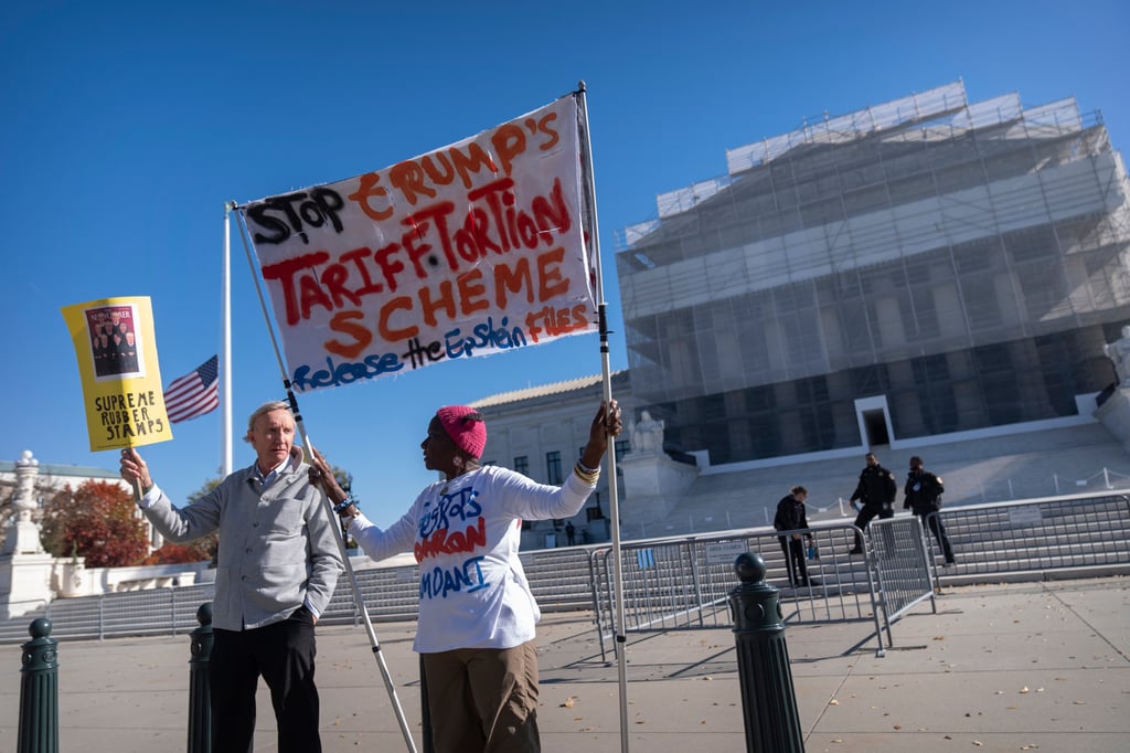 Protesters stand outside the Supreme Court on Wednesday in Washington. Photo: AP Protesters stand outside the Supreme Court on Wednesday in Washington. Photo: AP