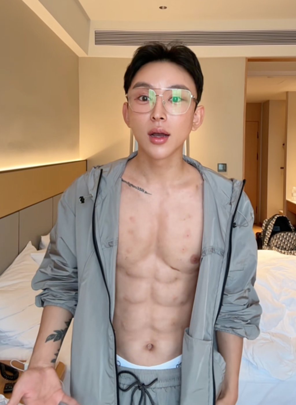 Andy Hao Tienan shows off his stomach muscles. He has about 100,000 followers online. Photo: Douyin
