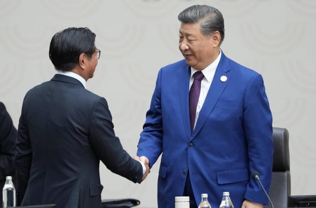 Philippine President Ferdinand Marcos Jnr shakes hands with Chinese President Xi Jinping in Gyeongju, South Korea, on November 1. Photo: Facebook/BongbongMarcos