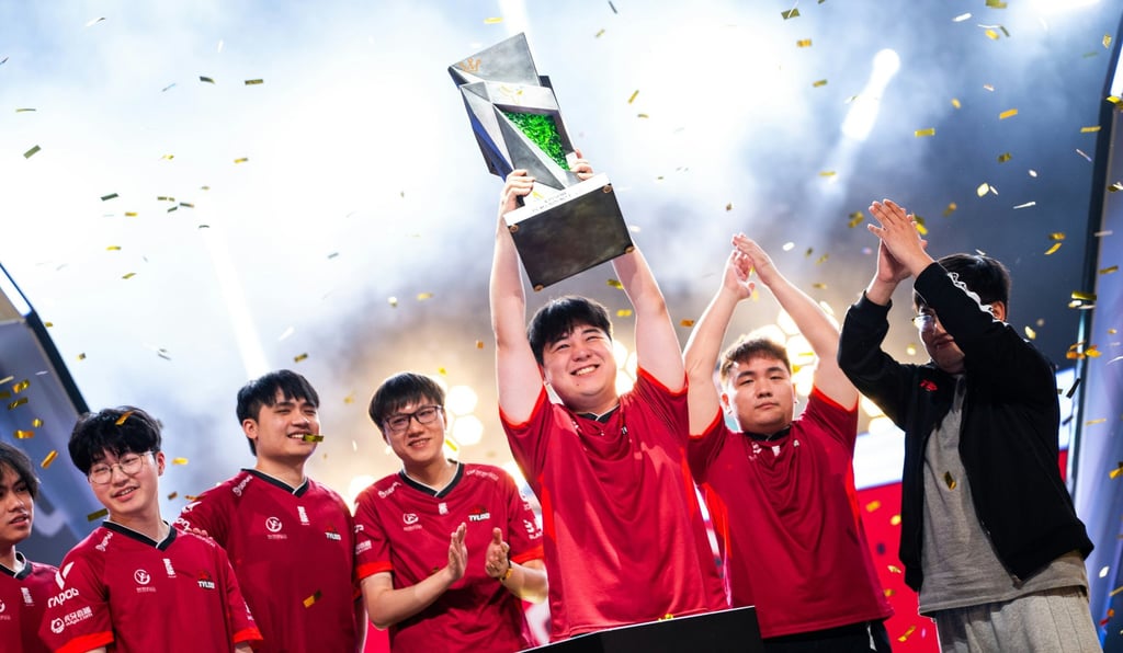Ji ‘Jee’ Dongkai hoists China’s first Tier One trophy at Fissure Playground 1 in Belgrade, Serbia. Photo: Handout Ji ‘Jee’ Dongkai hoists China’s first Tier One trophy at Fissure Playground 1 in Belgrade, Serbia. Photo: Handout