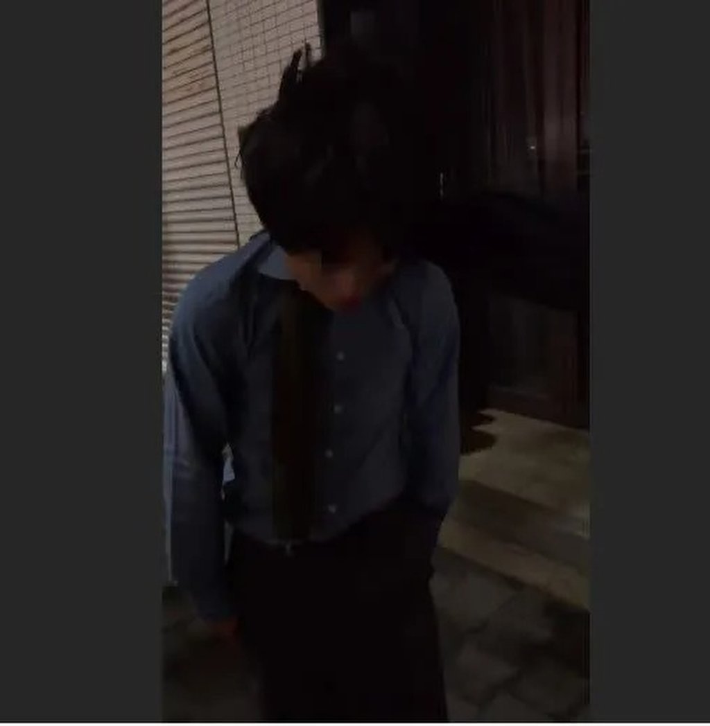 The woman’s attacker bowed in apology to her before fleeing in a taxi. Photo: QQ.com The woman’s attacker bowed in apology to her before fleeing in a taxi. Photo: QQ.com