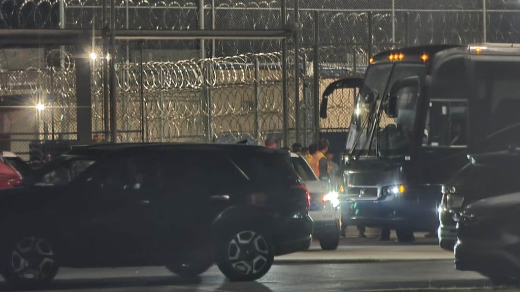 South Korean workers who had been detained by ICE are released on September 11. Photo: The Korea Times