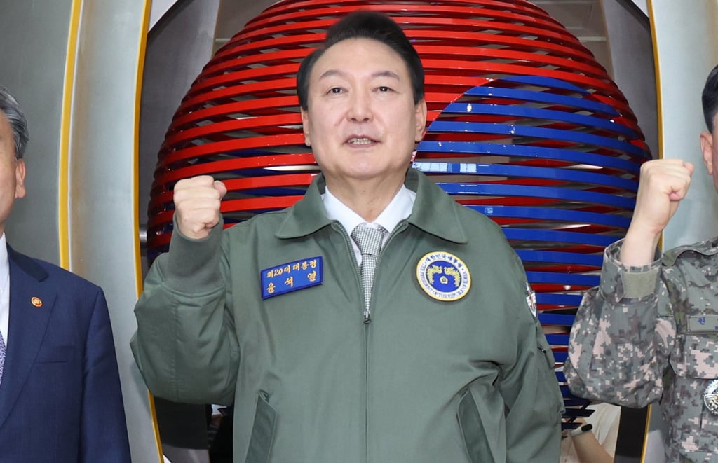 Yoon Suk-yeol, wearing an Air Force jacket, poses for a photo with military top brass in May 2022. Photo Yonhap/dpa