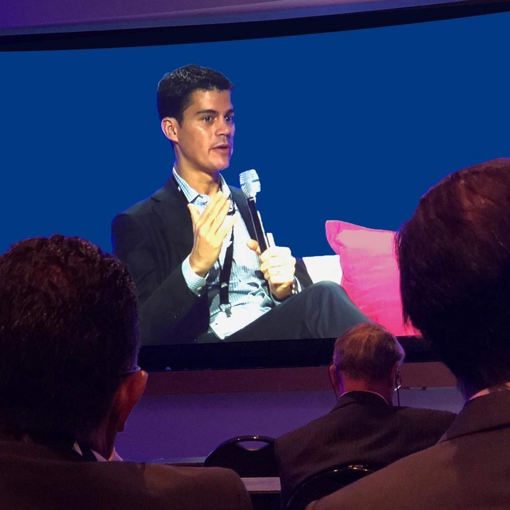 Steven Levine speaking at a conference in Bogotá, in 2018. Photo: @stevenlevinemd/Instagram