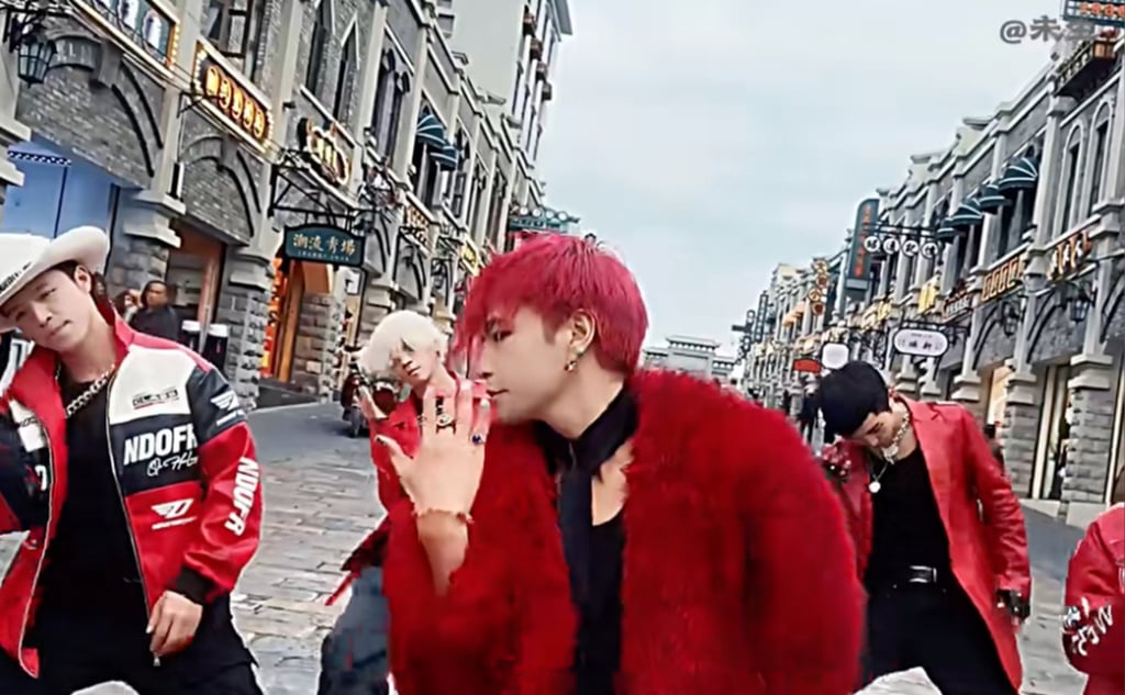 Bengshan Kalaka perform in the street. The self-taught siblings have been an instant online hit. Photo: Baidu Bengshan Kalaka perform in the street. The self-taught siblings have been an instant online hit. Photo: Baidu