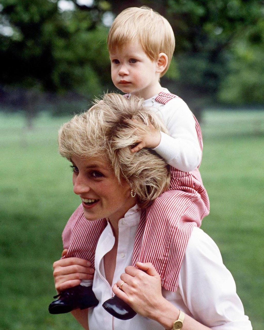 Princess Diana with Prince Harry. Harry has said EMDR helped him deal with the trauma of his mother’s death. Photo: Instagram/oprahdaily Princess Diana with Prince Harry. Harry has said EMDR helped him deal with the trauma of his mother’s death. Photo: Instagram/oprahdaily
