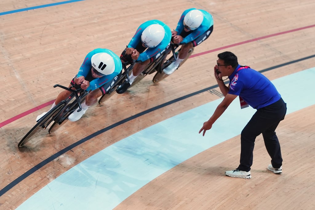 The riders are urged to accelerate during their 16-lap effort. Photo: Elson Li The riders are urged to accelerate during their 16-lap effort. Photo: Elson Li