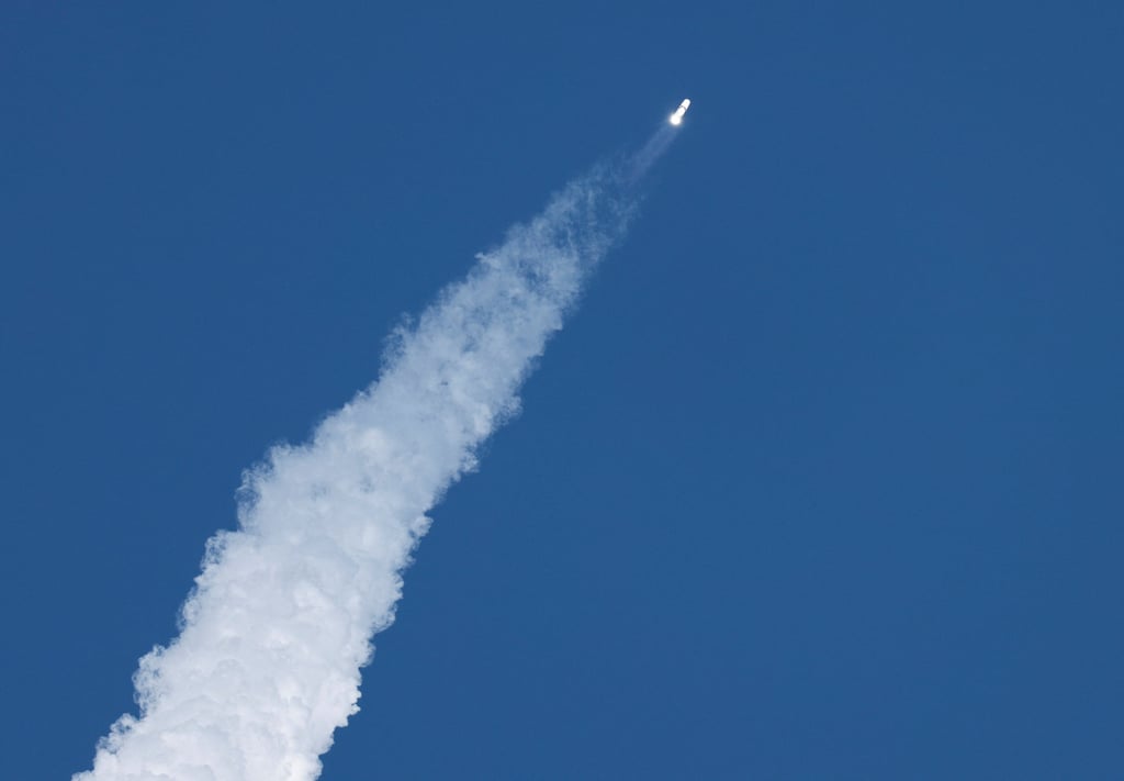 The Blue Origin New Glenn rocket heads for Mars from Cape Canaveral, Florida, on Thursday. Photo: Reuters